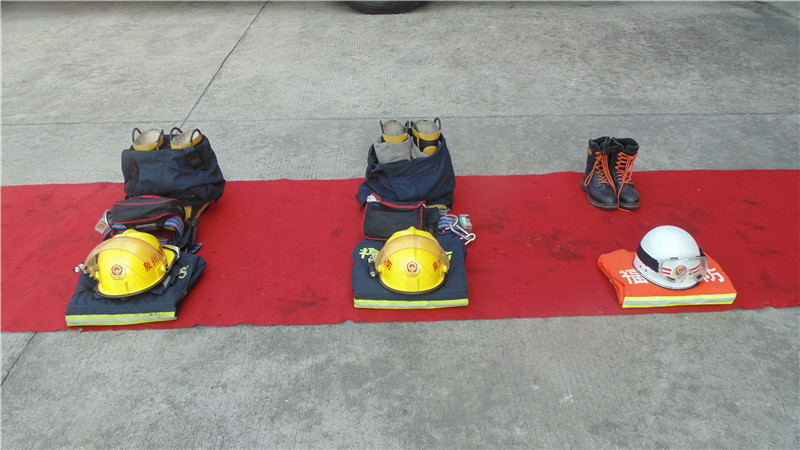 BBunion国际早教泉州中骏中心活动花絮：小小消防员户外课堂